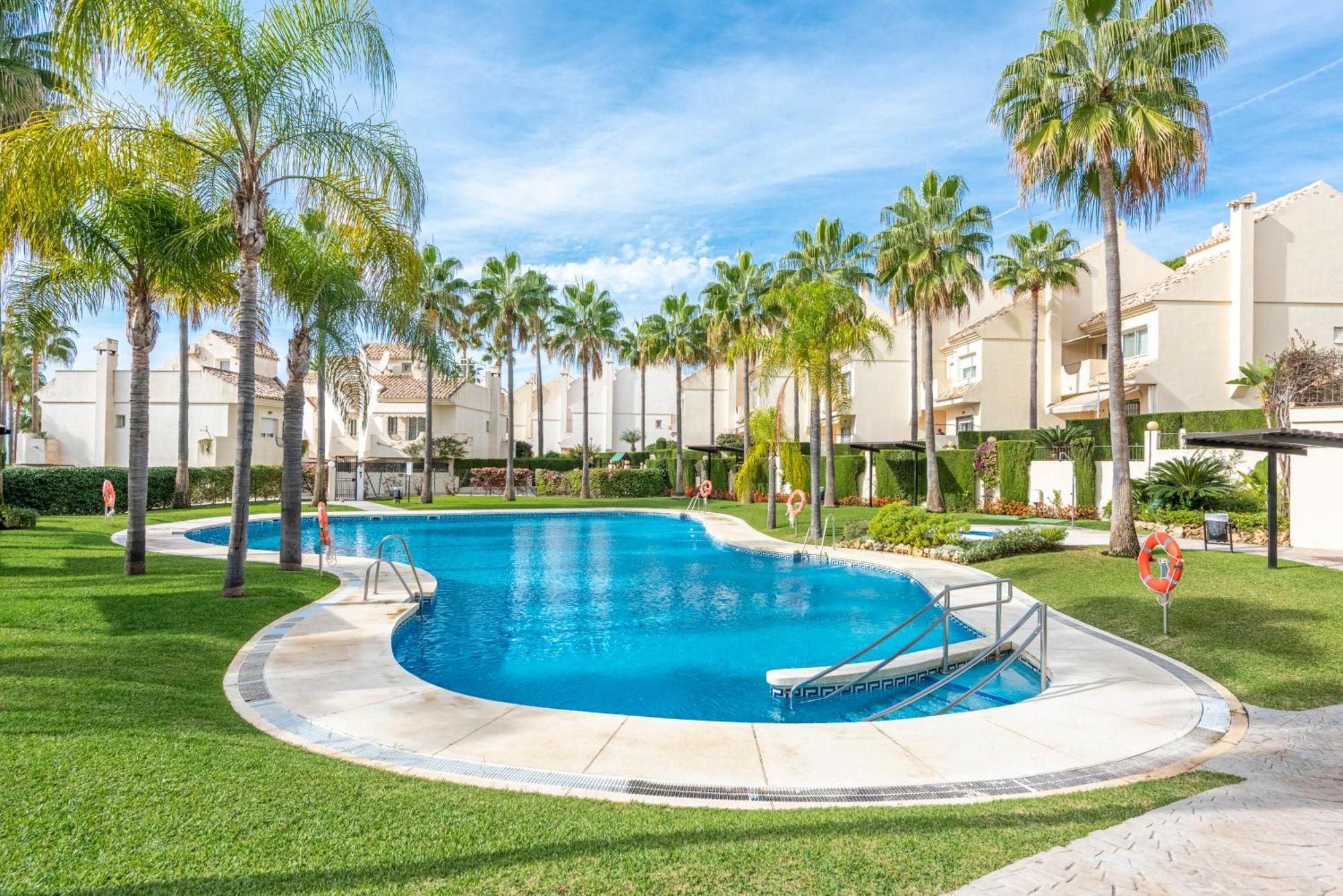 El Arenal Townhouse By The Beach With Swimming Pool - Eaw Homes Марбелья Экстерьер фото